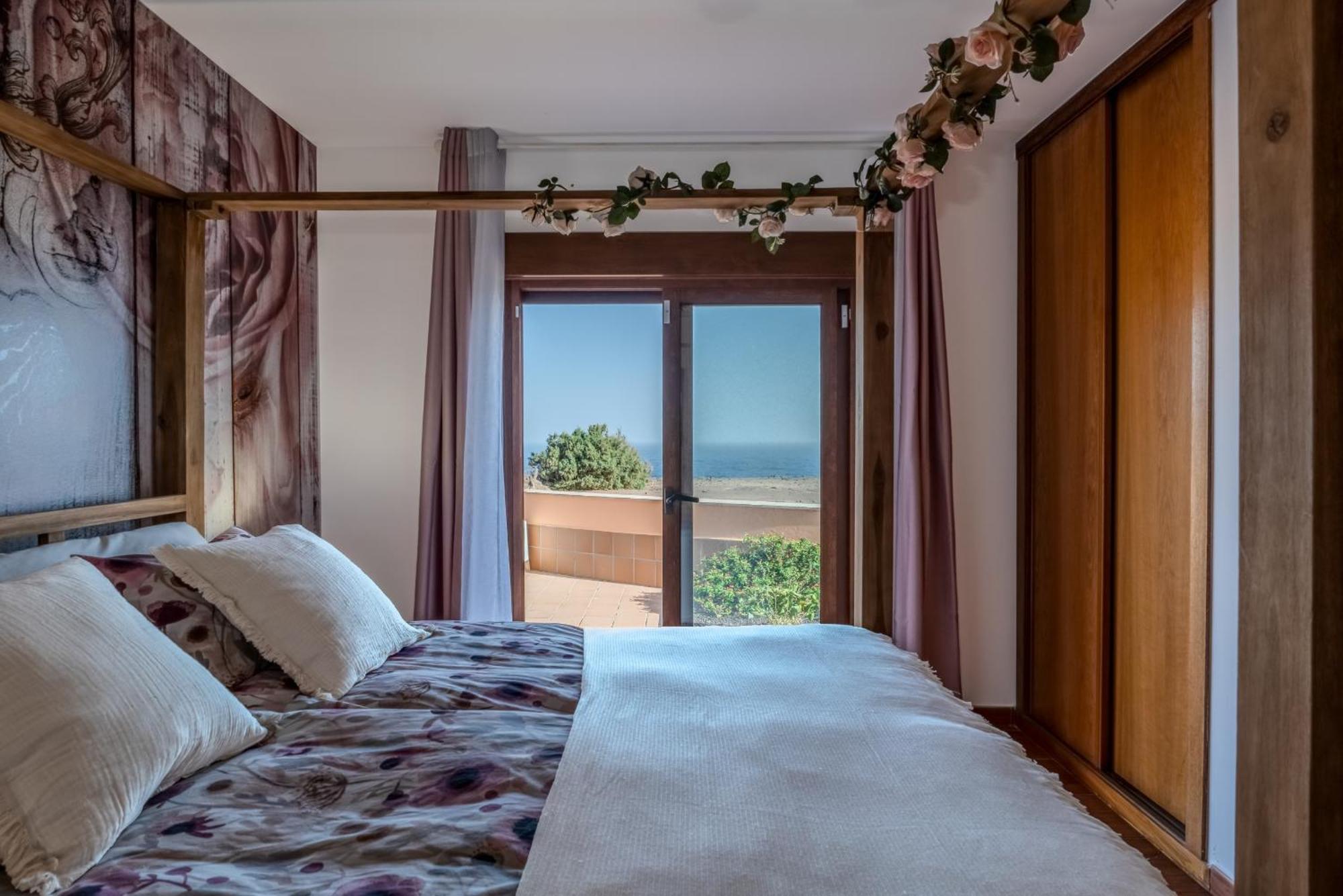 Villa Oceana - Cliffside Retreat Costa De Antigua Esterno foto